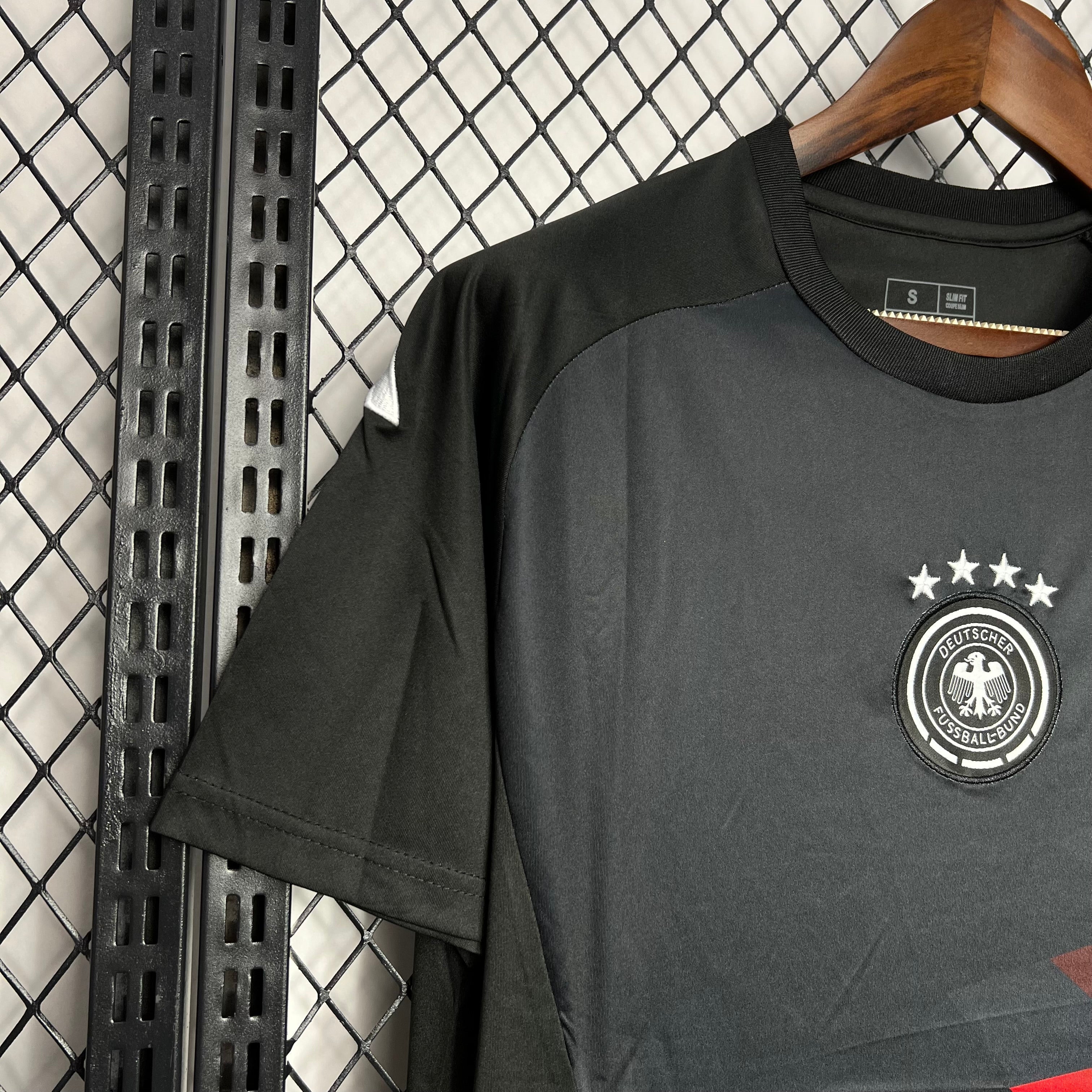 Camisa Alemanha Pré-Jogo 24/25 - Torcedor Masculina