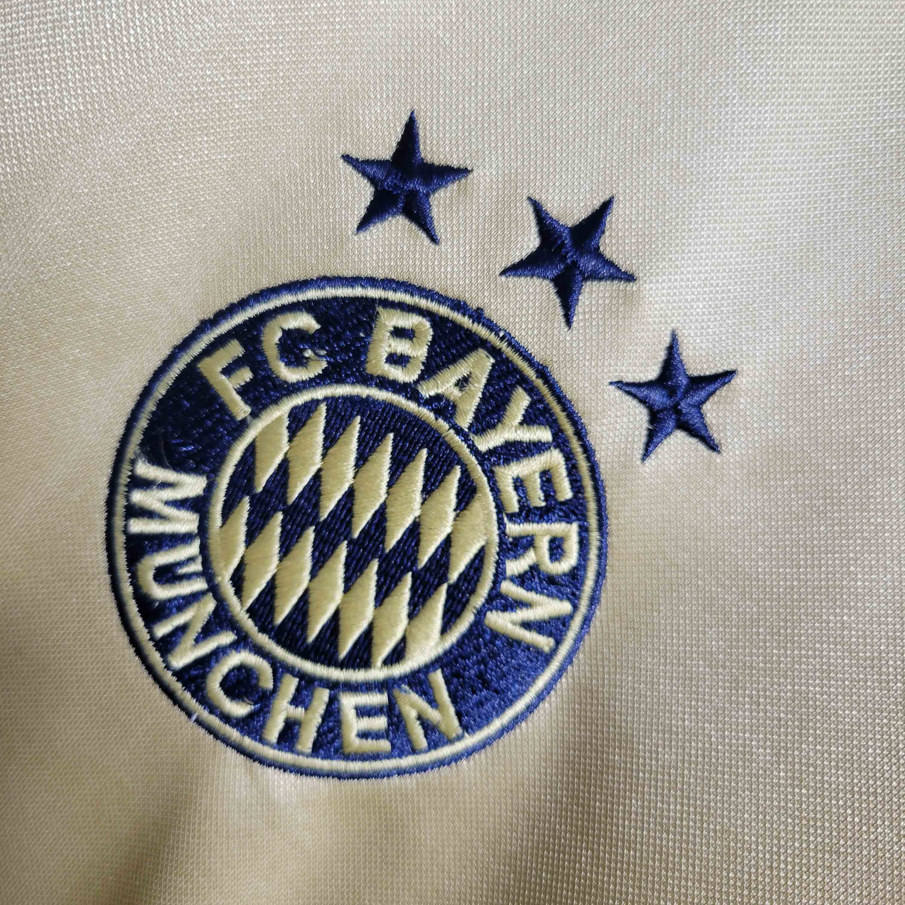 Camisa Bayern de Munique versão retrô 04/05